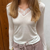 Langærmet Bluse med Blondekant - Creme