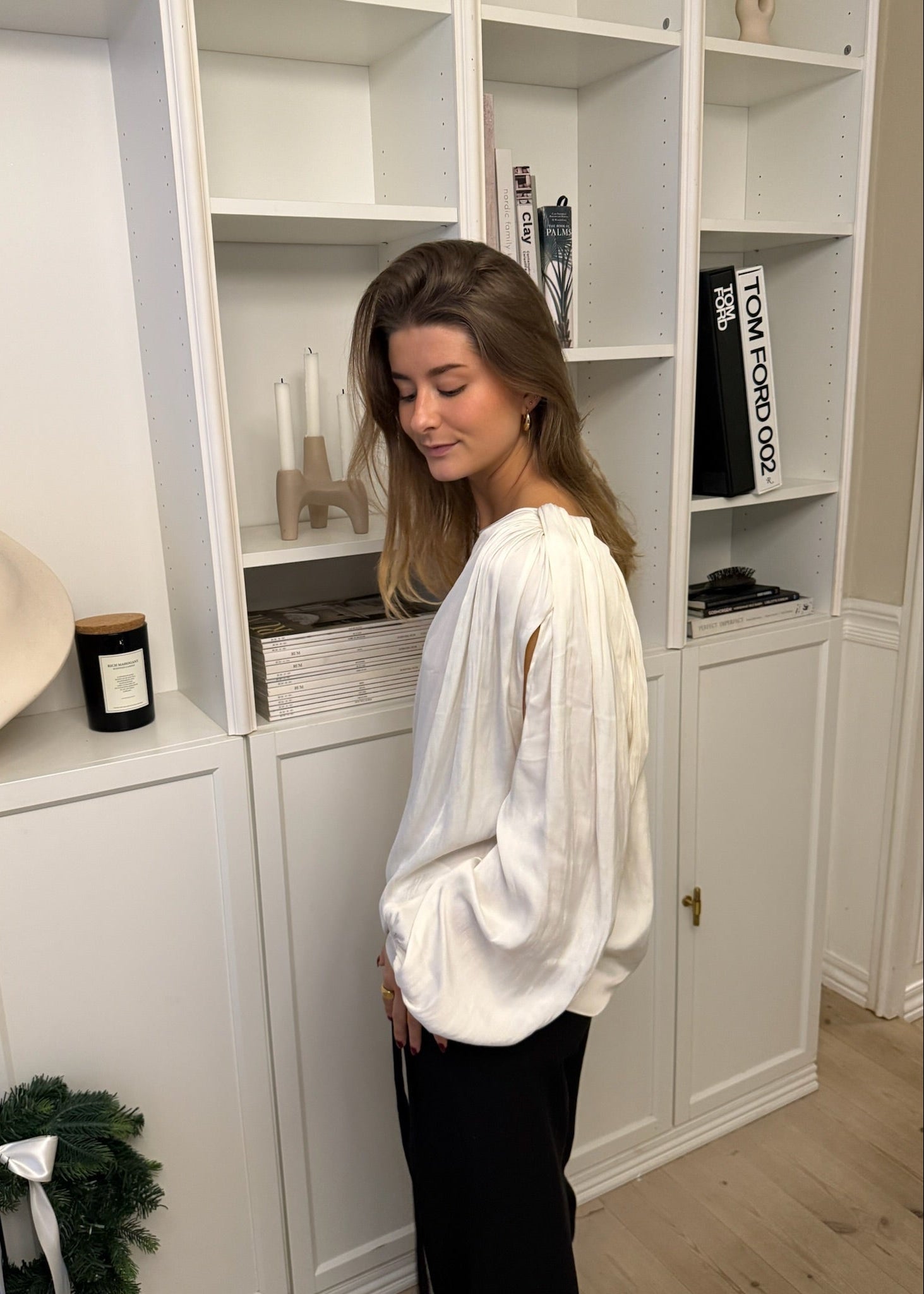 Alessa One Shoulder Bluse - Creme - ByStenholt.dk