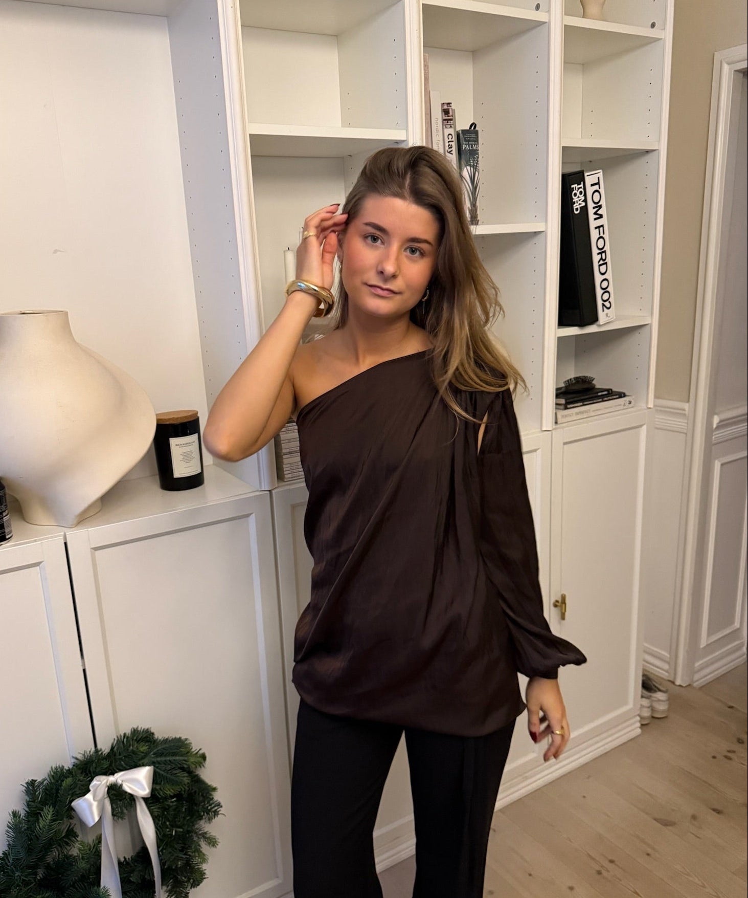 Alessa One Shoulder Bluse - Mørkebrun - ByStenholt.dk