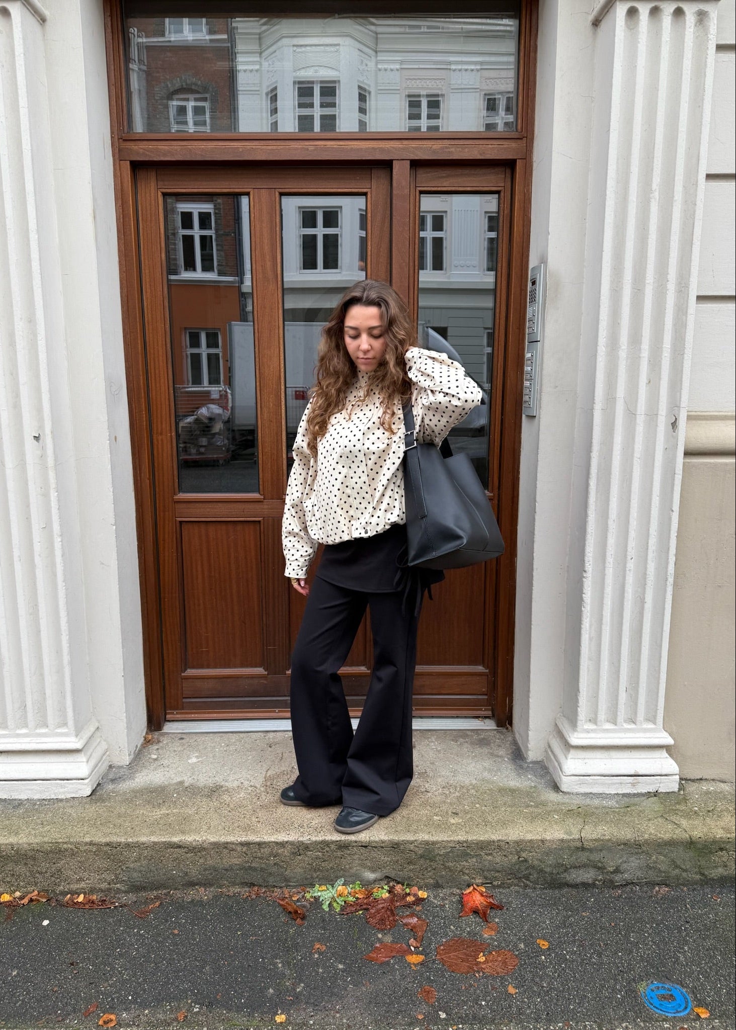 Amara Jakke med Polkaprikker - Creme/Sort - ByStenholt.dk