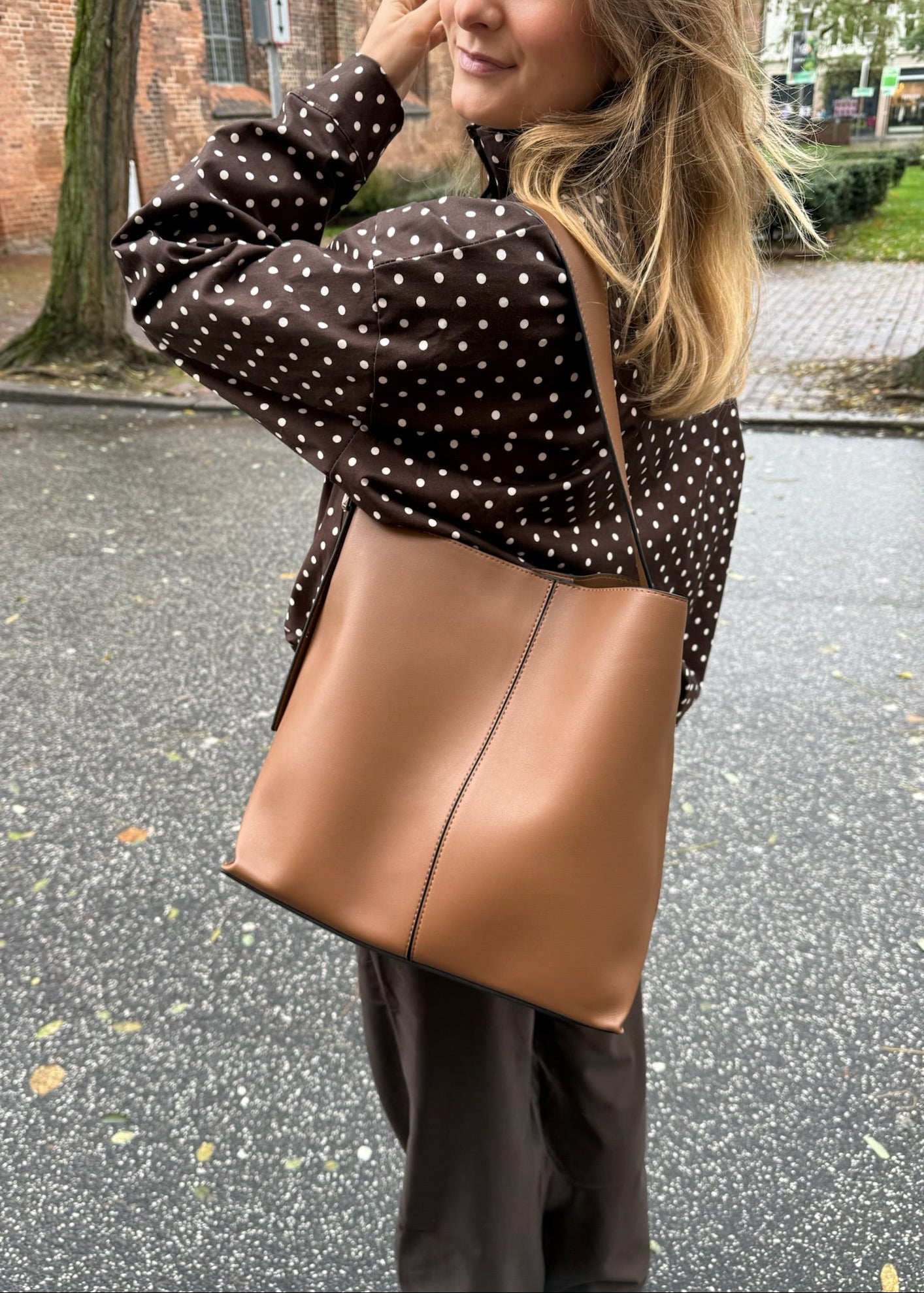 Ava Skuldertaske - Camel - ByStenholt.dk