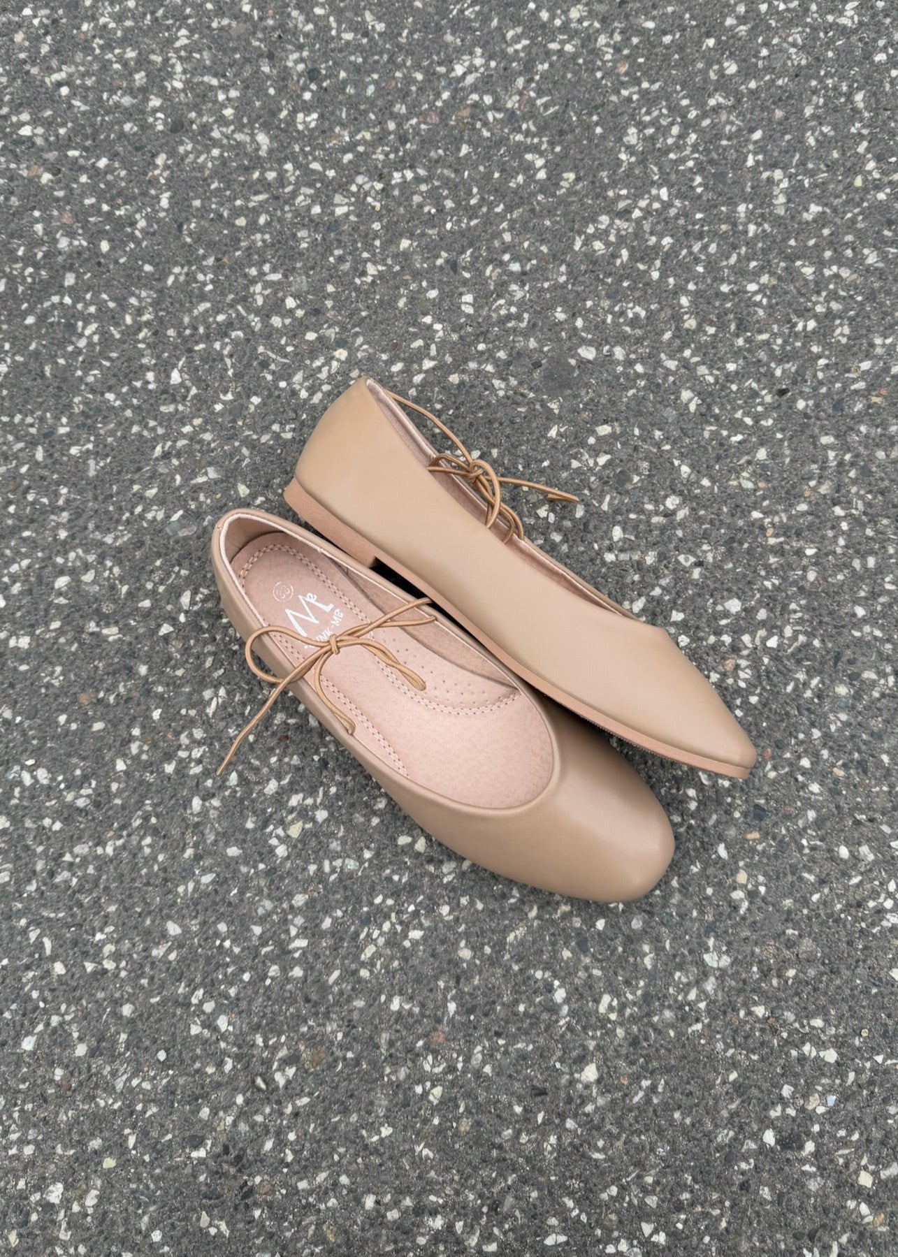 Ballerina med bindebånd - Beige - ByStenholt.dk