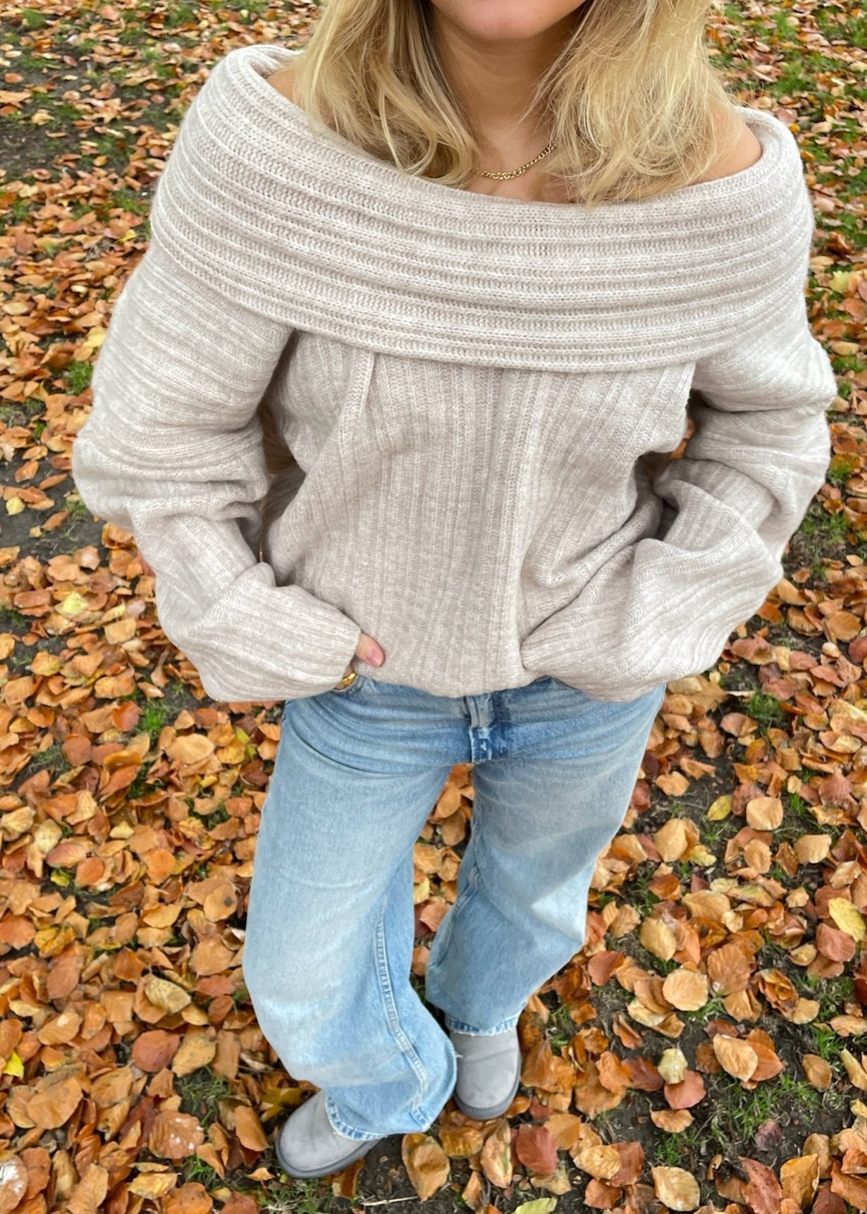 Chunky Off Shoulder Strik - Beige - ByStenholt.dk