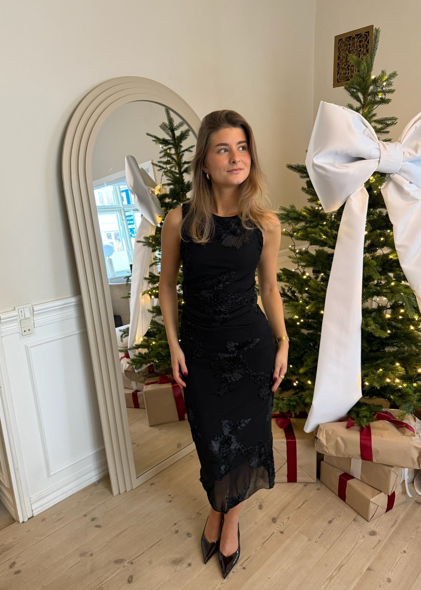 Floral Midi Kjole - Sort - ByStenholt.dk