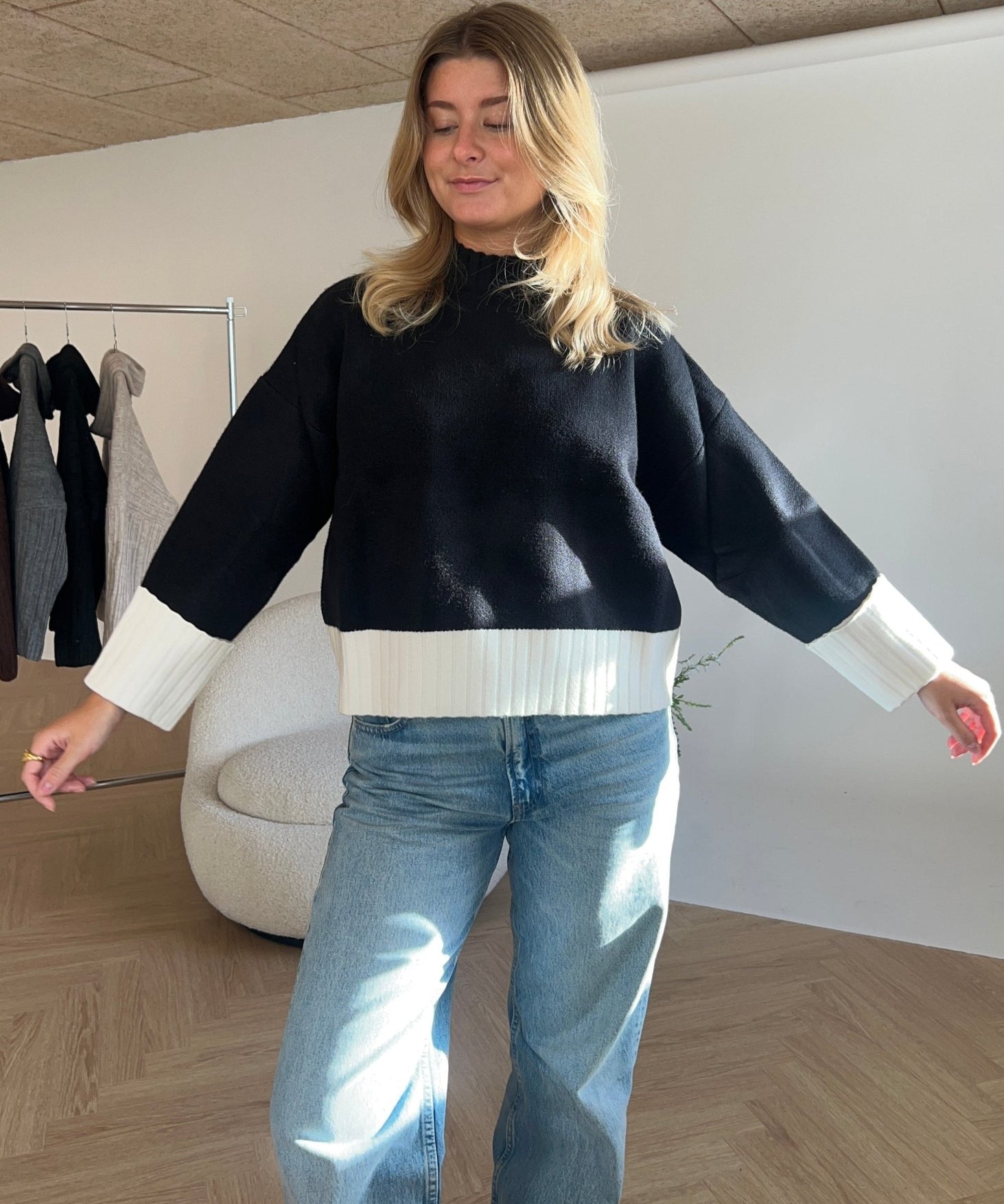 Hollie Strik - Sort - ByStenholt.dk
