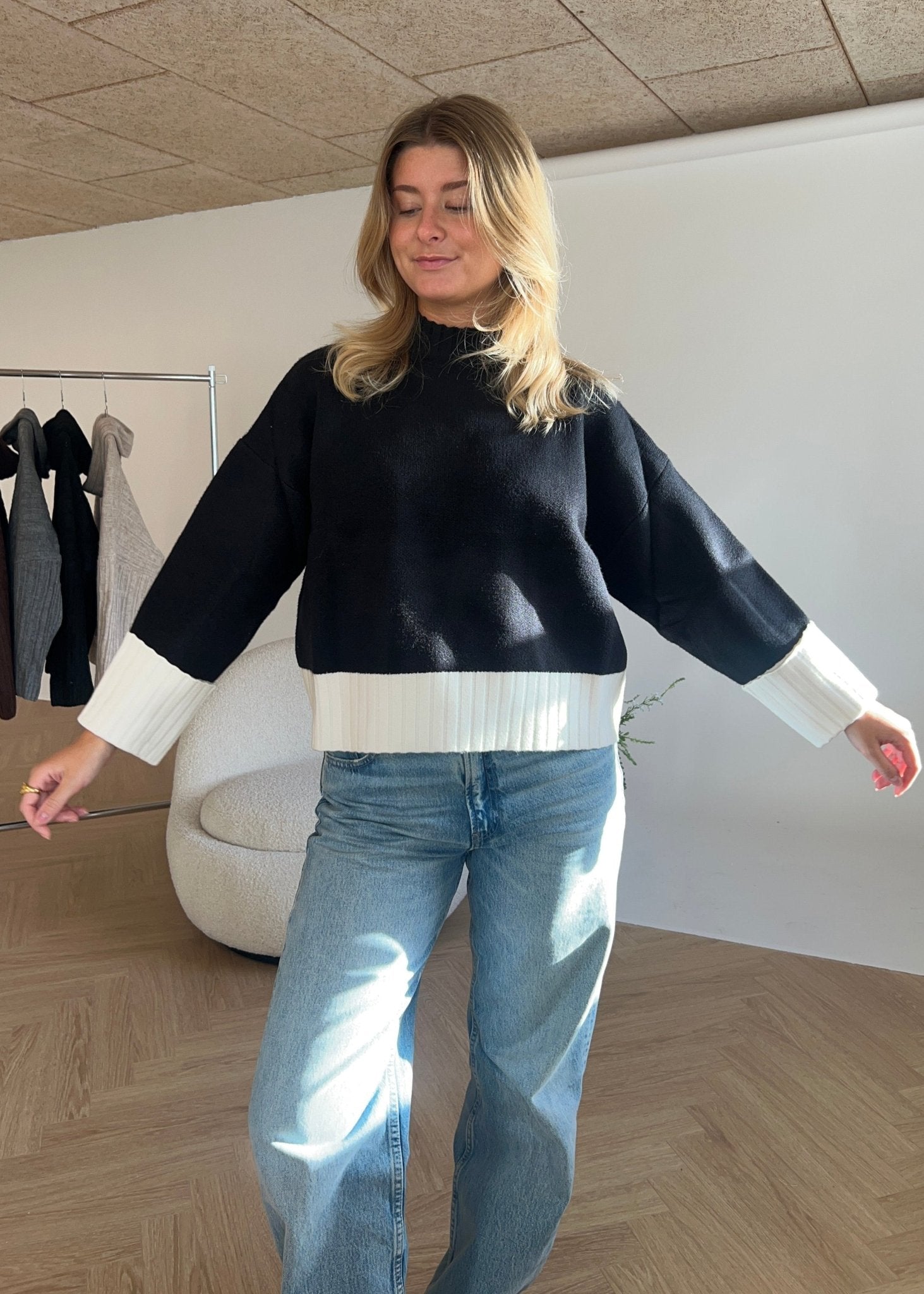 Hollie Strik - Sort - ByStenholt.dk