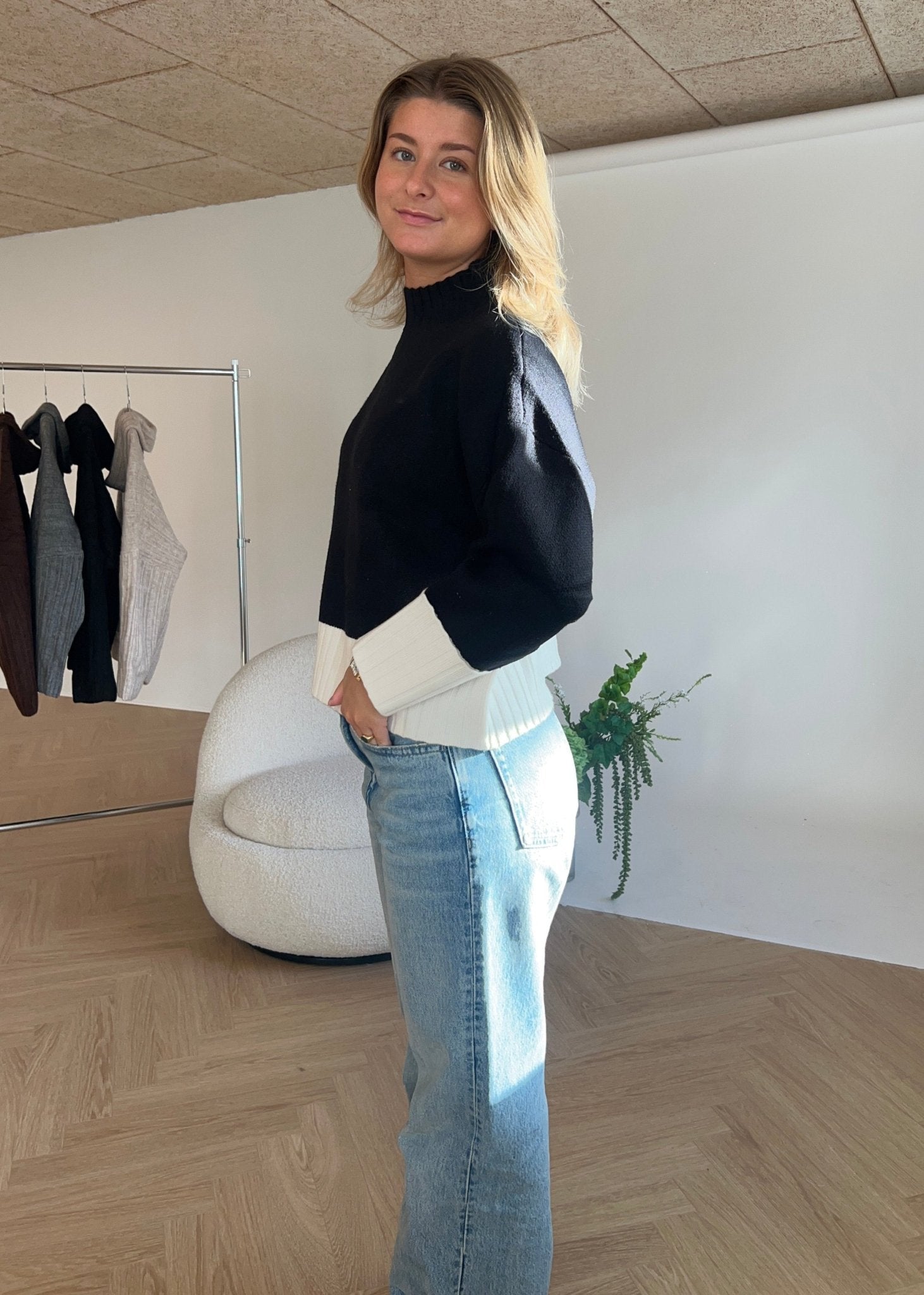 Hollie Strik - Sort - ByStenholt.dk
