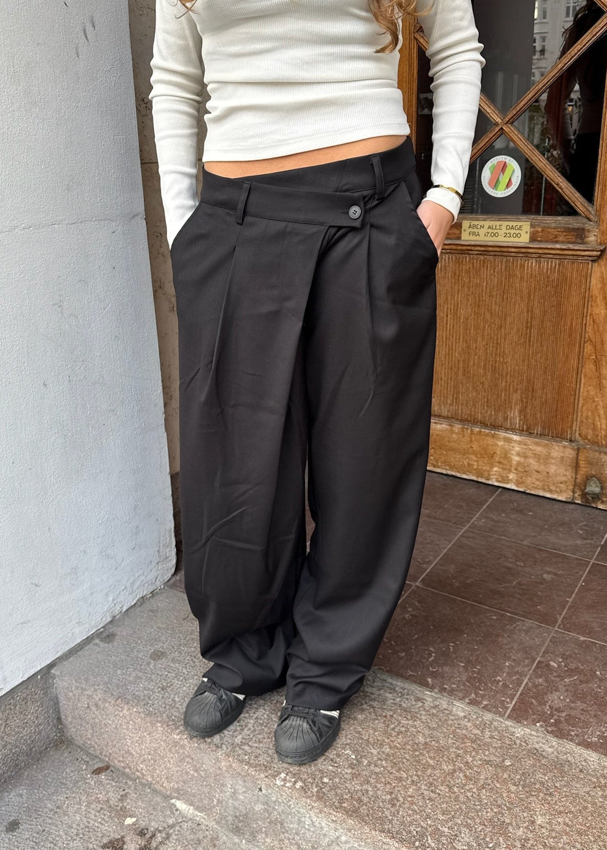 Ida Bukser med Crossover - Sort - ByStenholt.dk