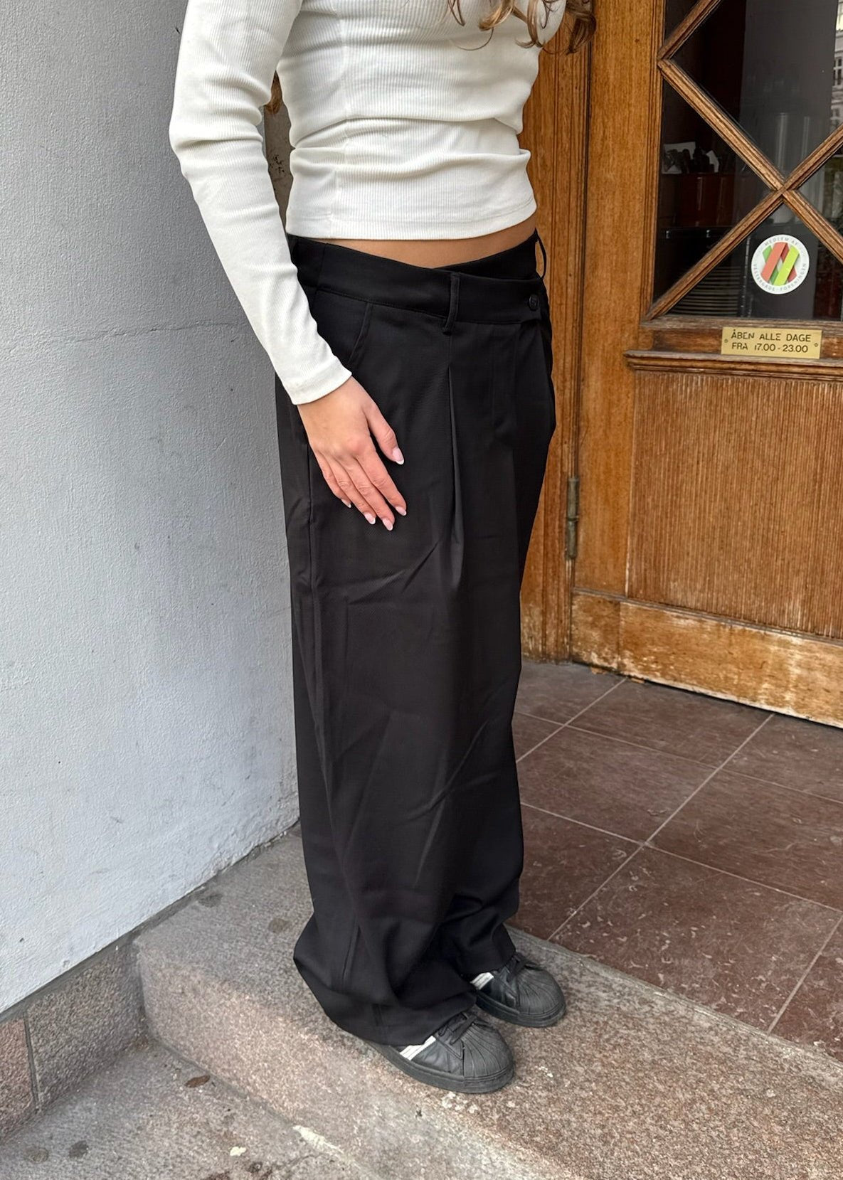 Ida Bukser med Crossover - Sort - ByStenholt.dk