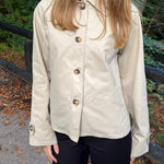 Klassisk Kort Trenchcoat - Beige - ByStenholt.dk
