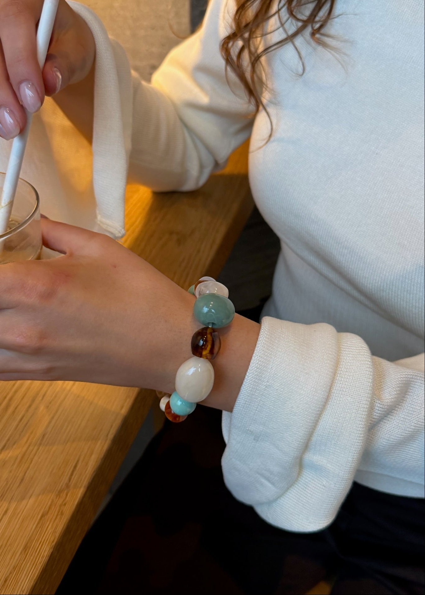 Laura Perlearmbånd - Turkis - ByStenholt.dk