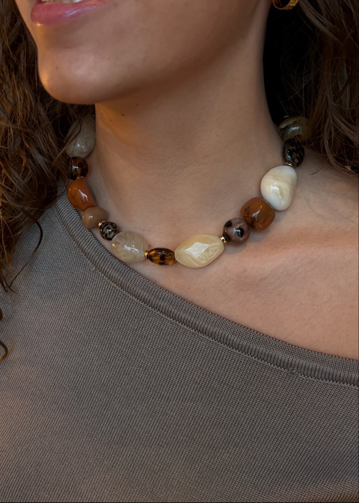 Laura Perlehalskæde - Brun - ByStenholt.dk