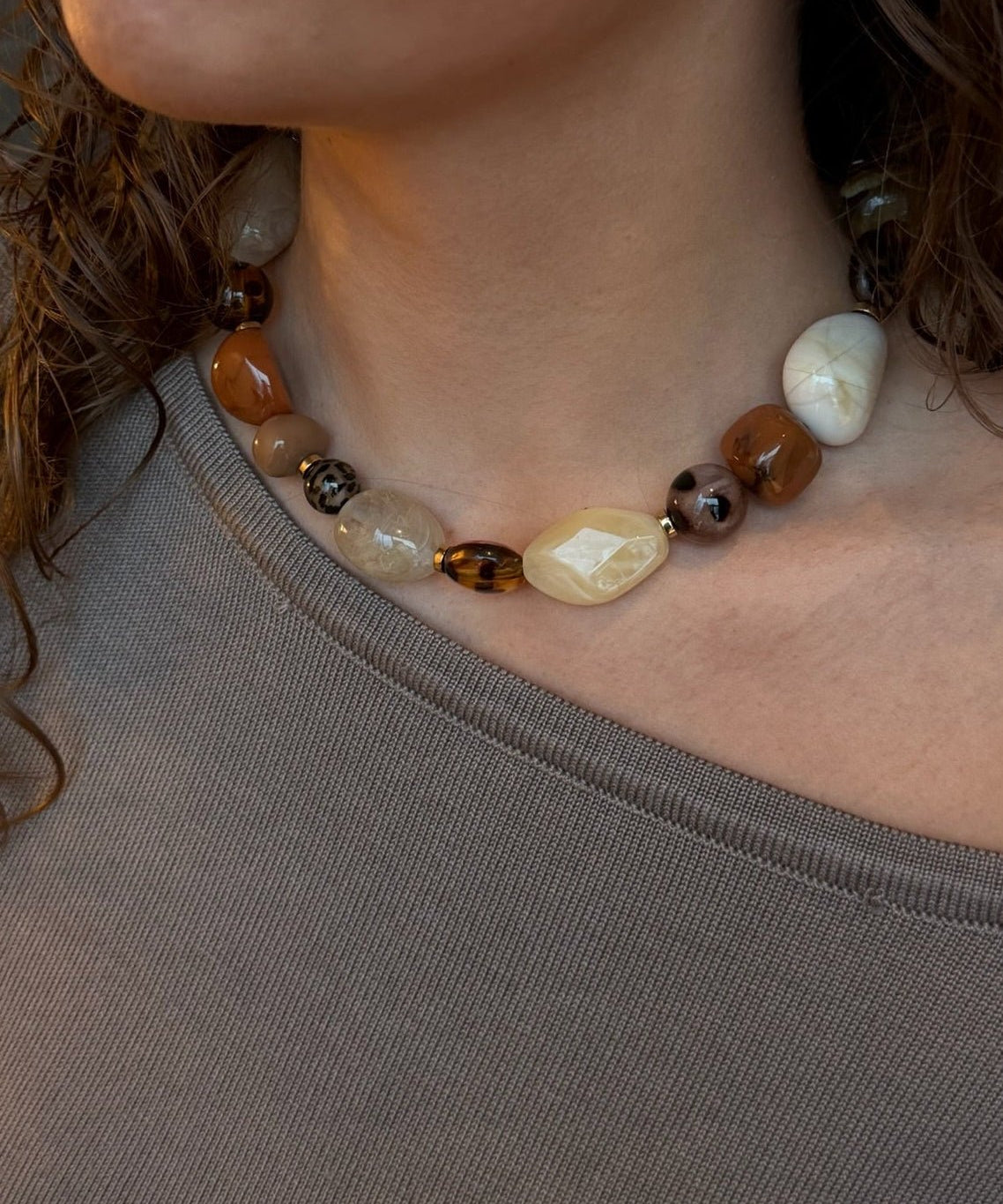 Laura Perlehalskæde - Brun - ByStenholt.dk