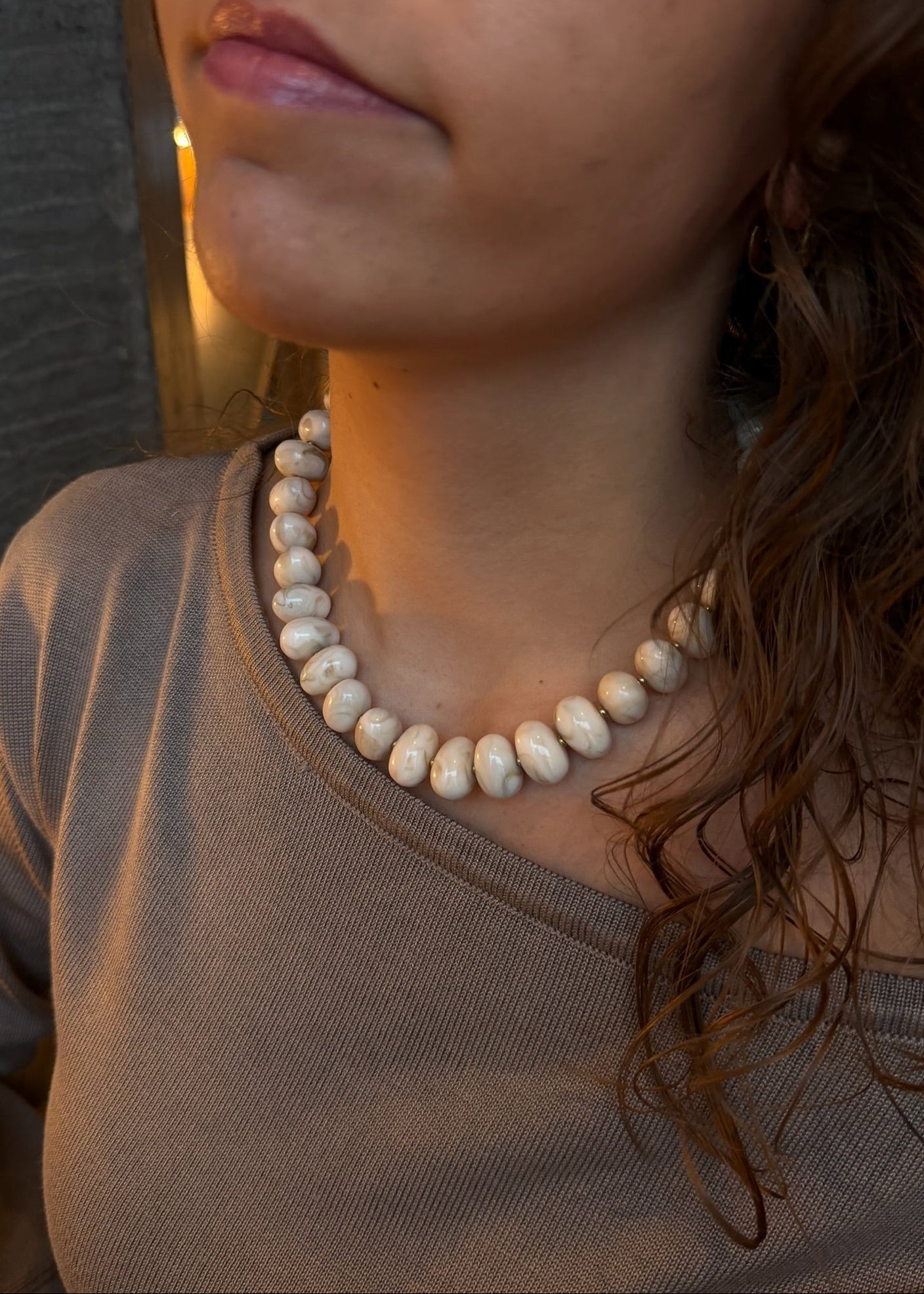 Leah Perlehalskæde - Beige - ByStenholt.dk