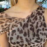 Leopard Asymmetrisk Top - ByStenholt.dk