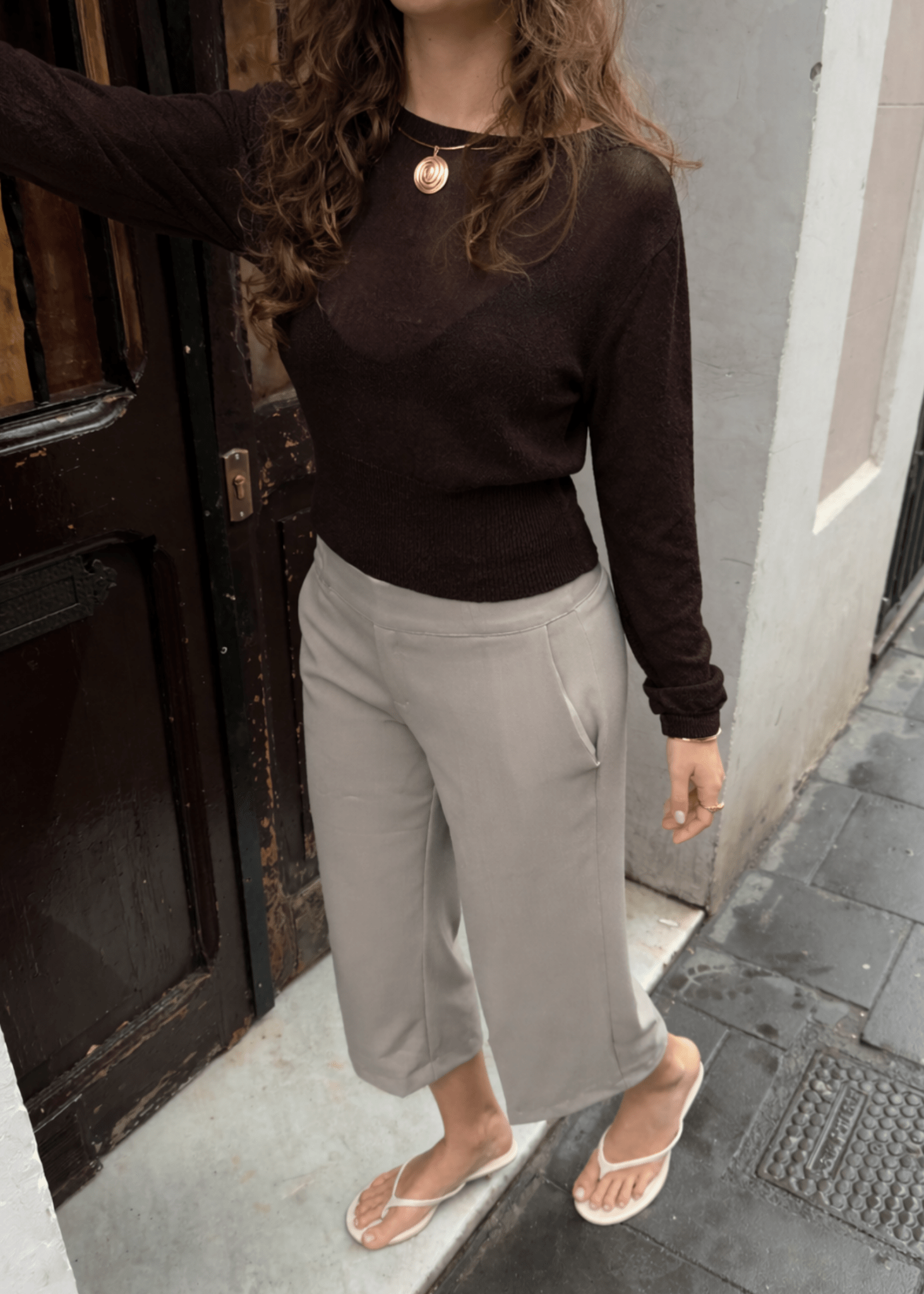 Loui figursyet Strik - Mørkebrun - ByStenholt.dk