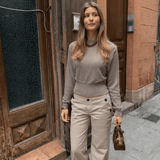 Loui figursyet Strik - Taupe - ByStenholt.dk