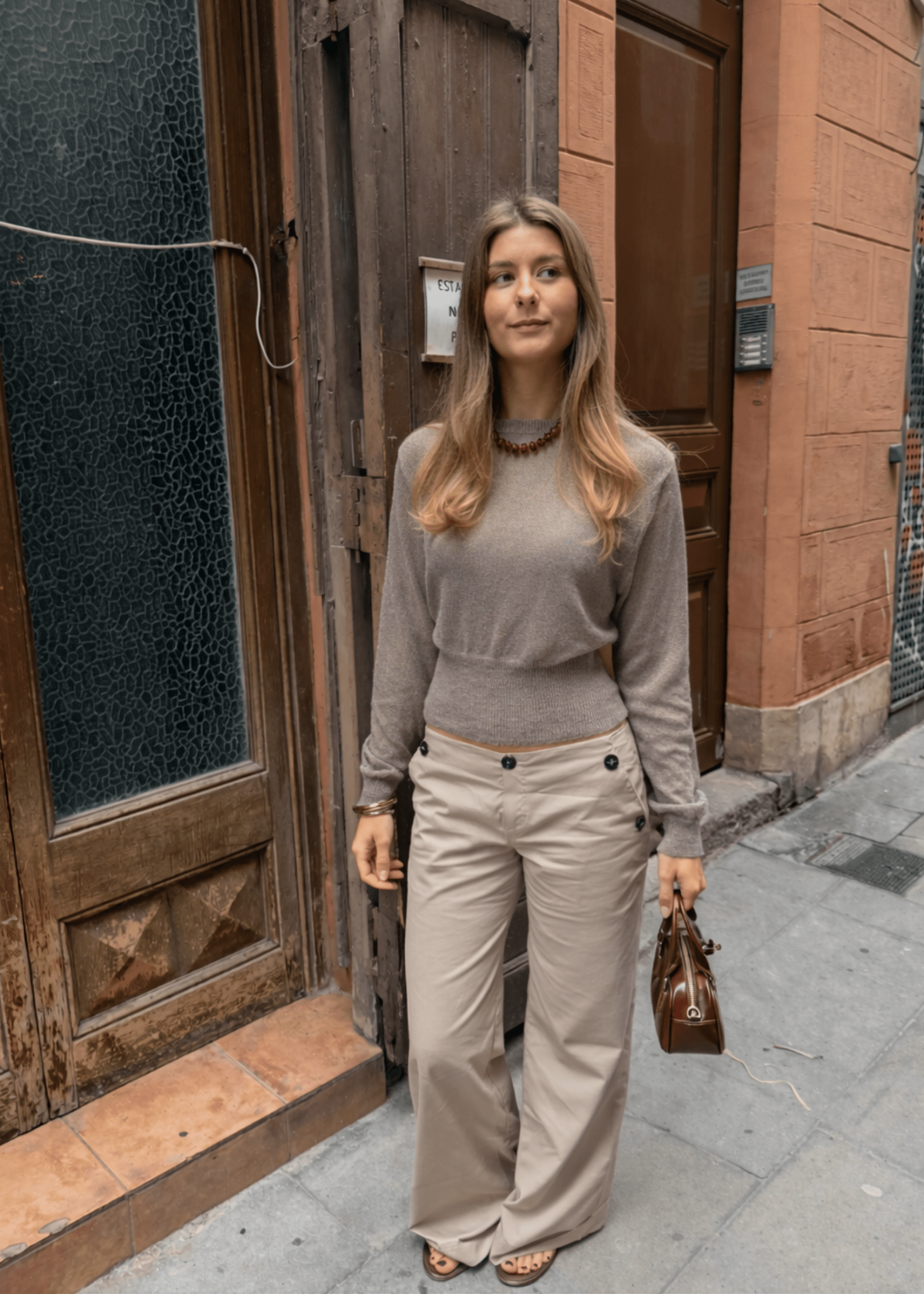 Loui figursyet Strik - Taupe - ByStenholt.dk