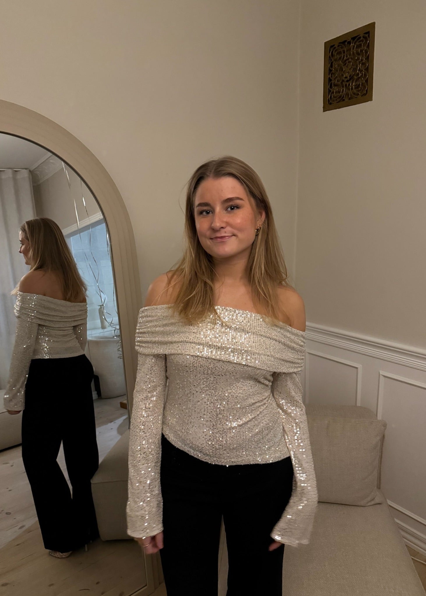 Lumi Paillet Off Shoulder Bluse - Creme - ByStenholt.dk