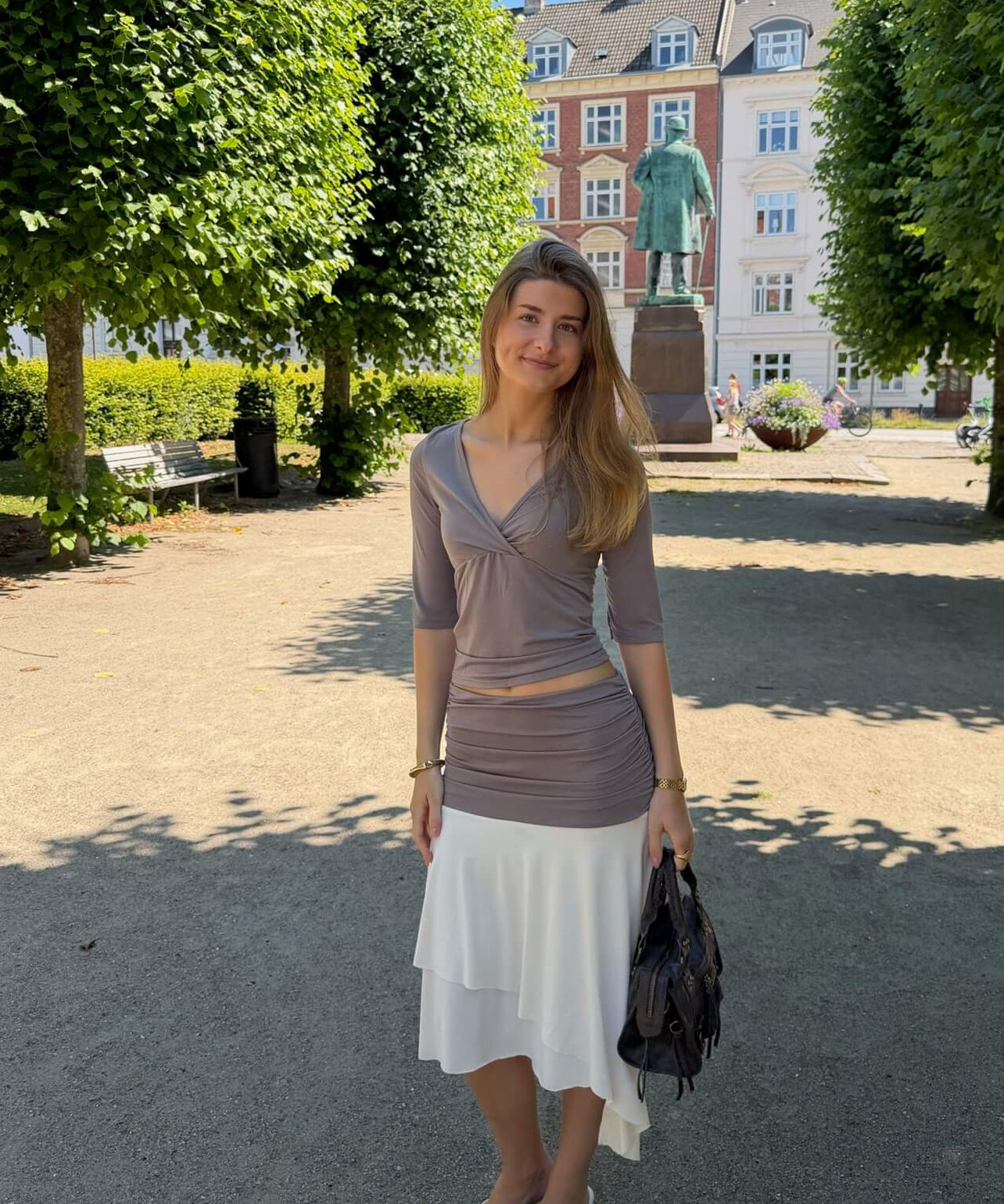 Maebe top + Aia Nederdel Sæt - Taupe/Creme - ByStenholt.dk