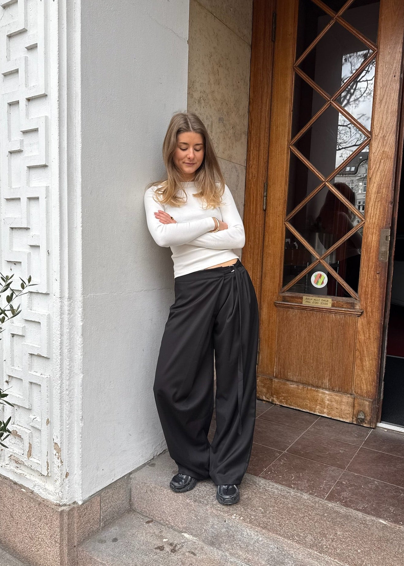 Nula Bukser med Crossover og spænde - Sort - ByStenholt.dk