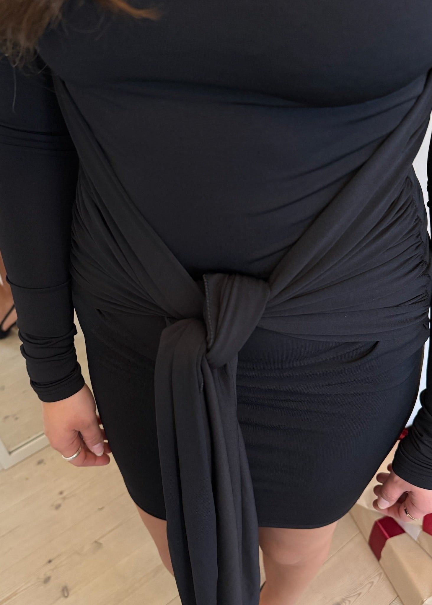 Tie Waist Mini Kjole - Sort - ByStenholt.dk