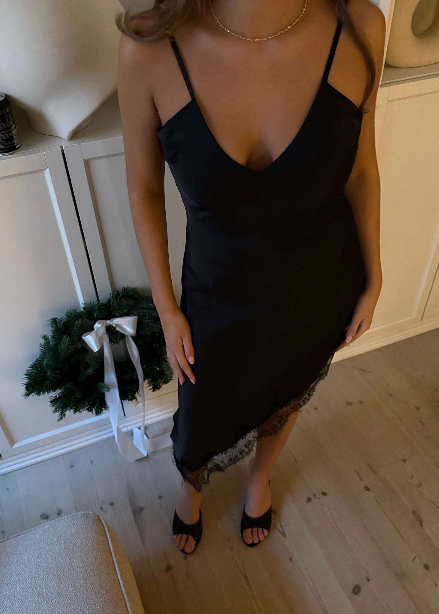 Velu Satin Kjole - Sort - ByStenholt.dk