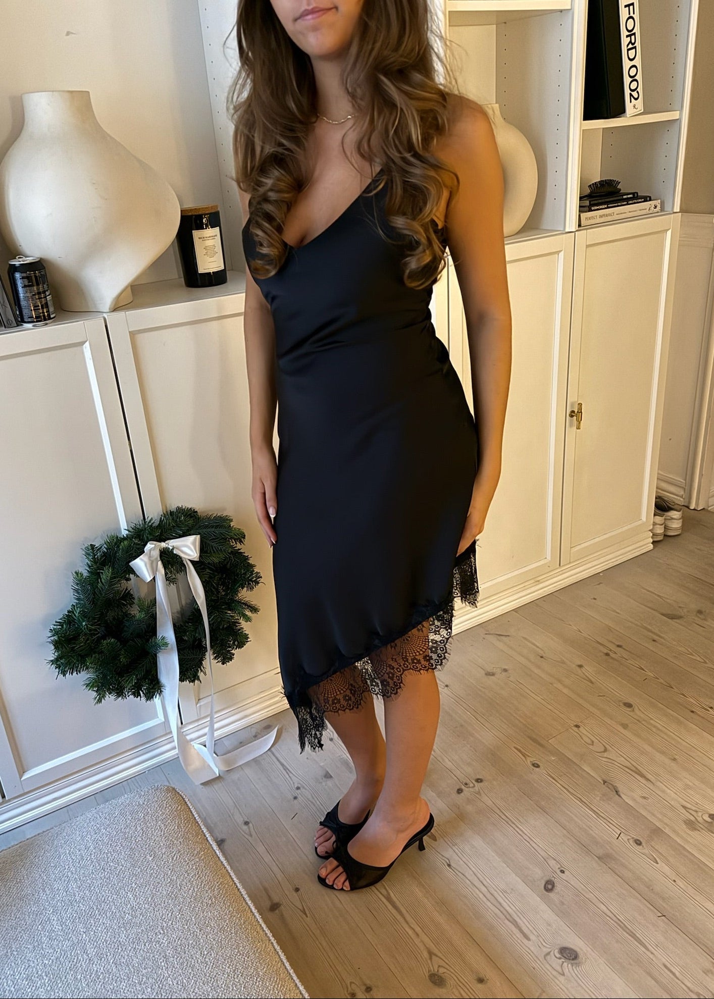 Velu Satin Kjole - Sort - ByStenholt.dk