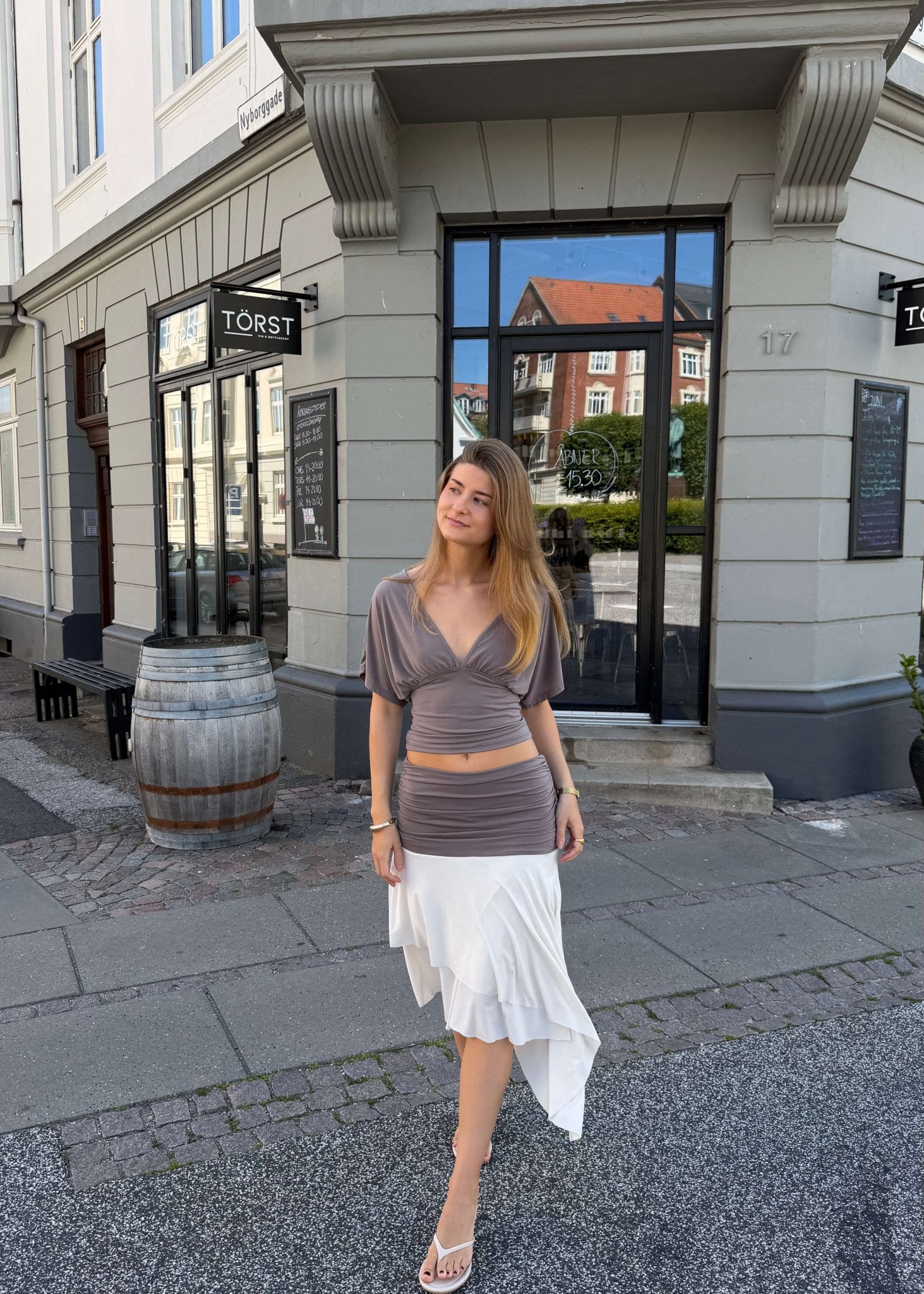 Zenia Top + Aia Nederdel Sæt - Taupe/Creme - ByStenholt.dk